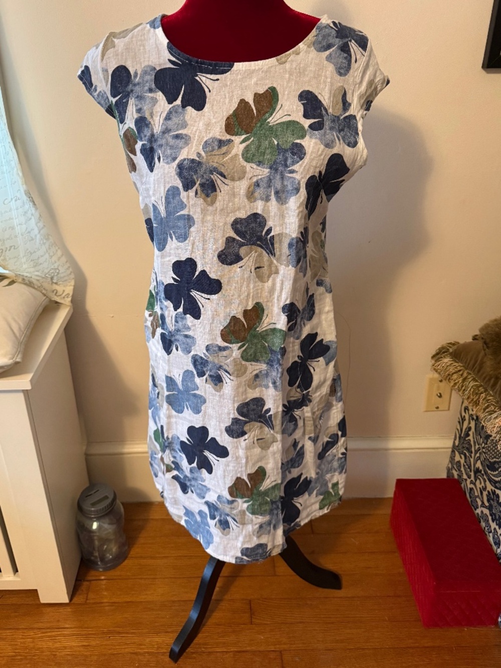 PuroLino Short Sleeve White w/ Butterflies Dress size Medium